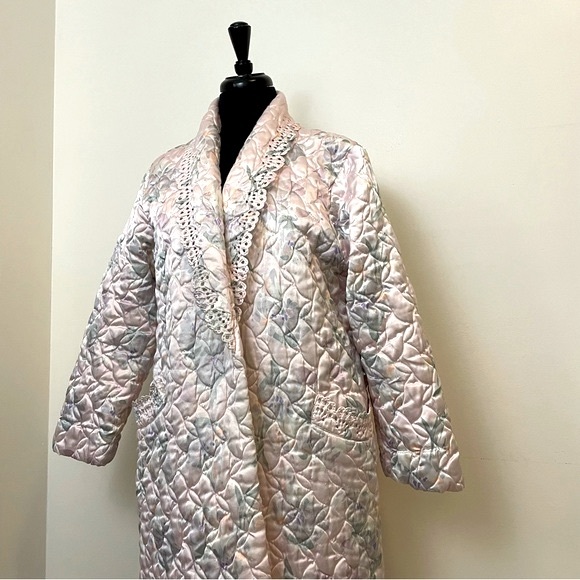 Vintage | Amazing Quilted 1960s-70s Evening Robe - Picture 1 of 9
